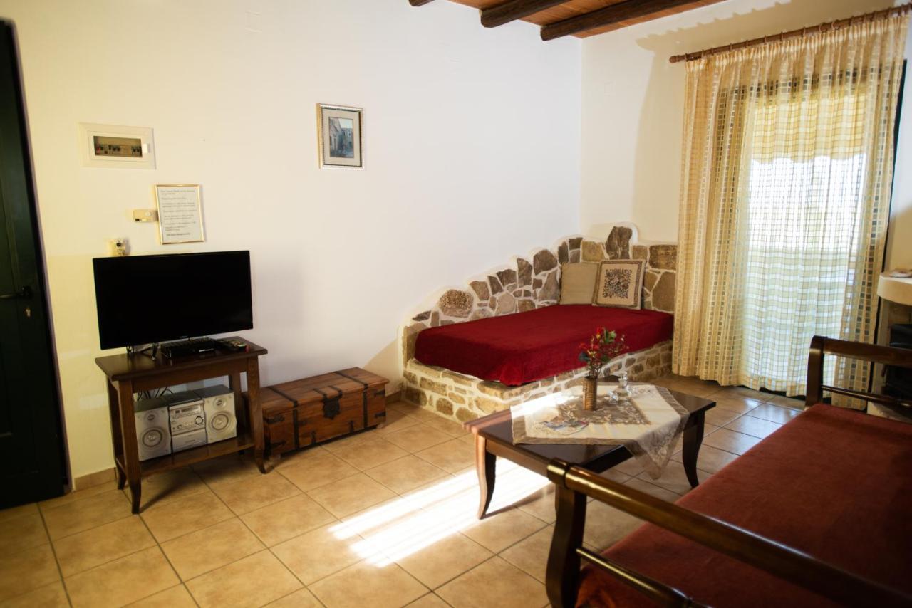 Sivas Apartments-Studios,Sigelakis With Very Nice View Bagian luar foto